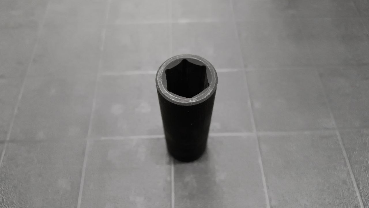 Головка ударная длинная 18мм 1/2 YONK