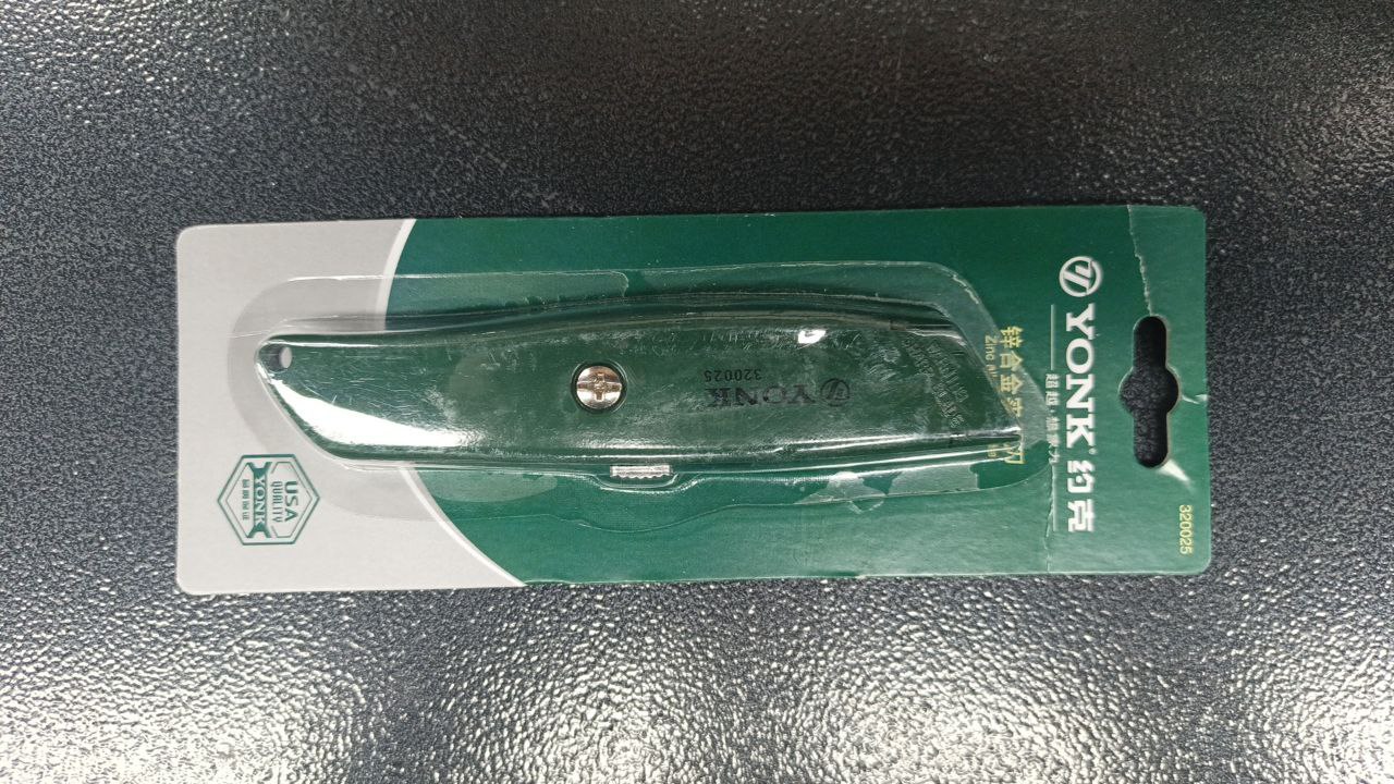 Нож монтажный с пласт.ручкой YONK