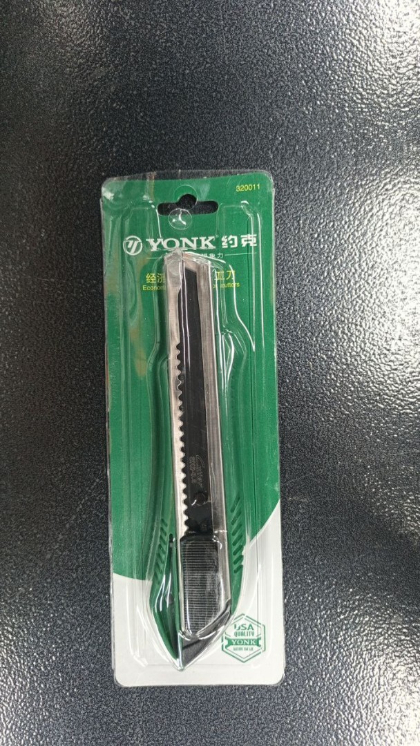 Нож концелярский YONK