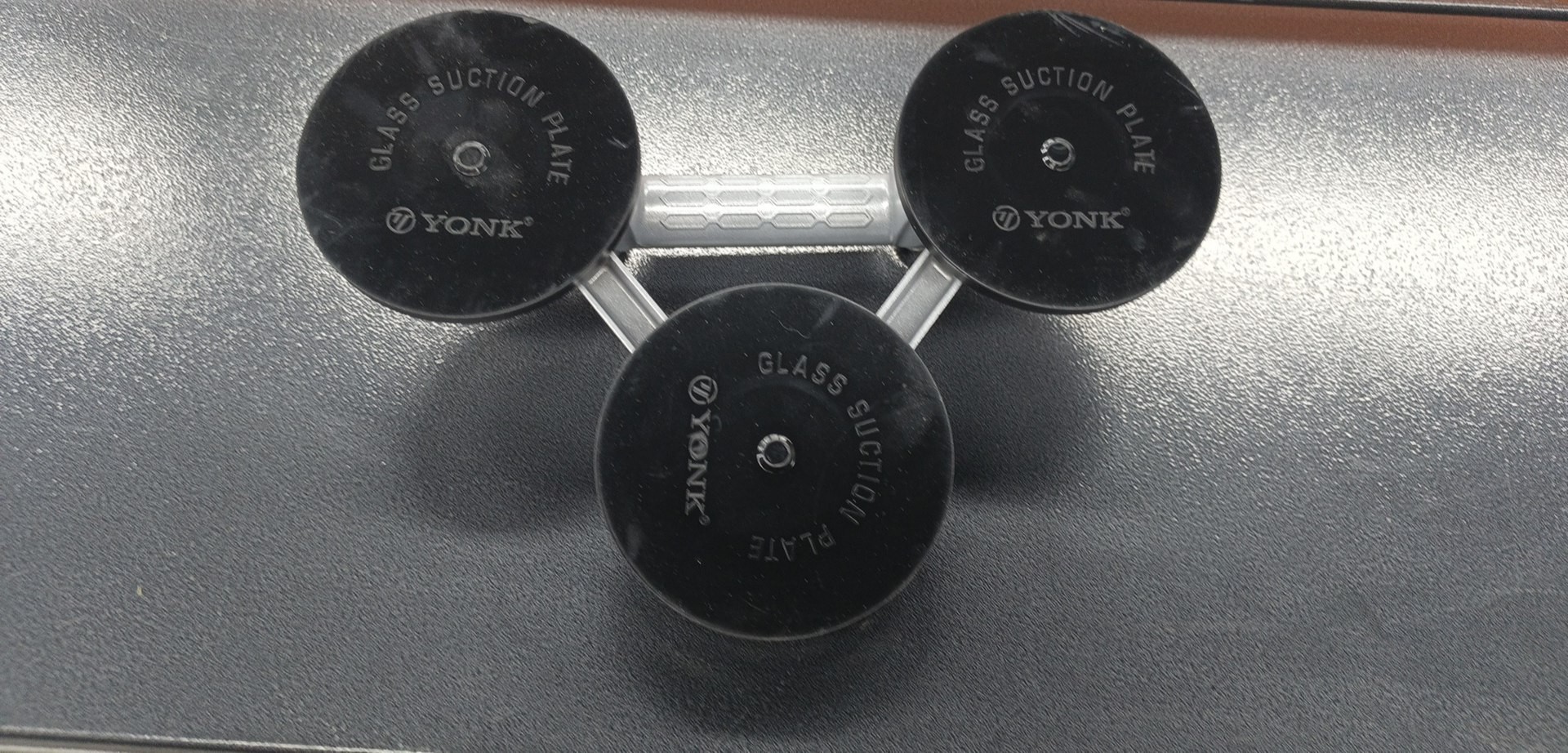 Присоска тройная для стекла 100кг YONK