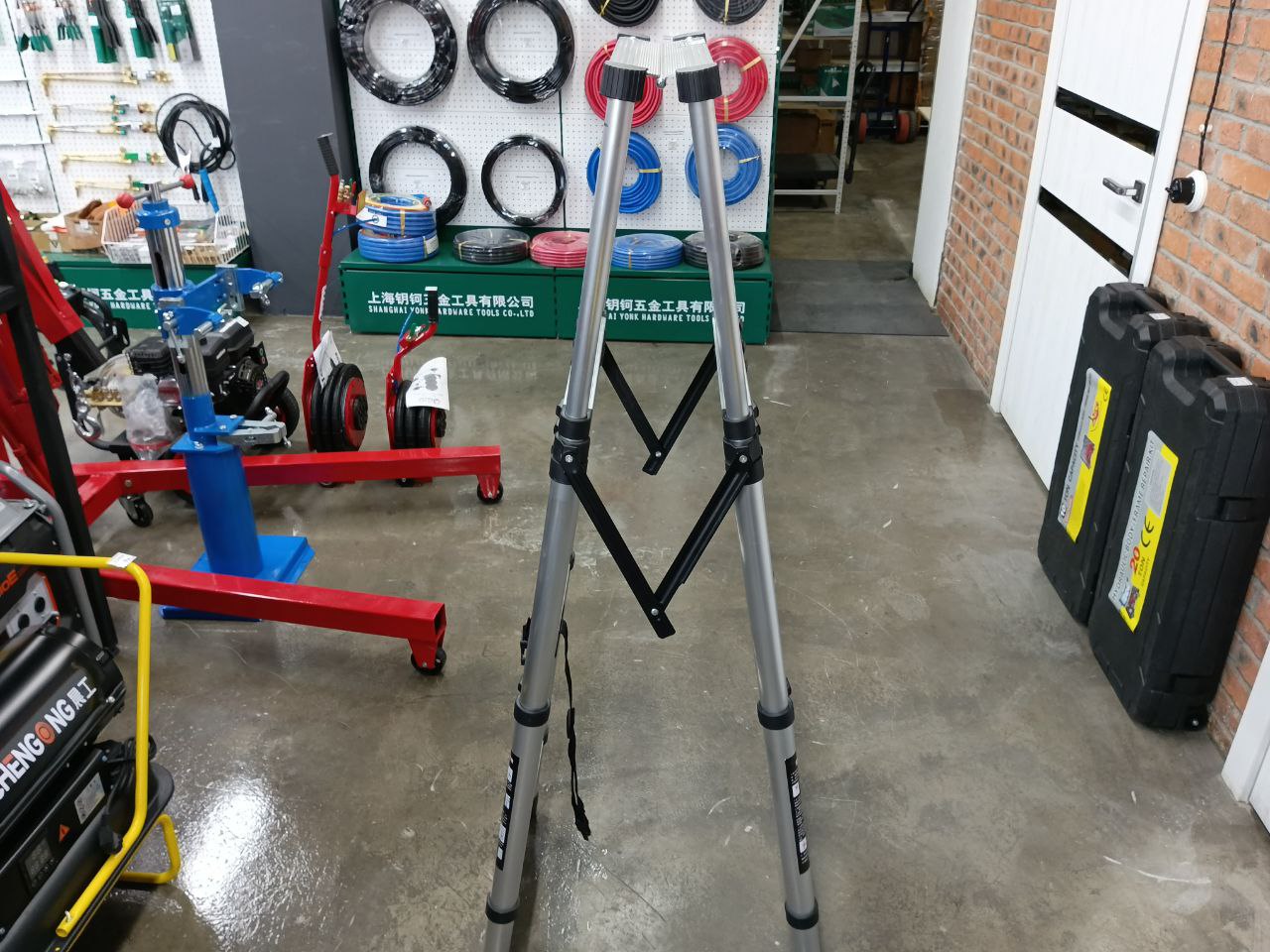 Лестница стремянка алюминиевая 2,2+2,2м