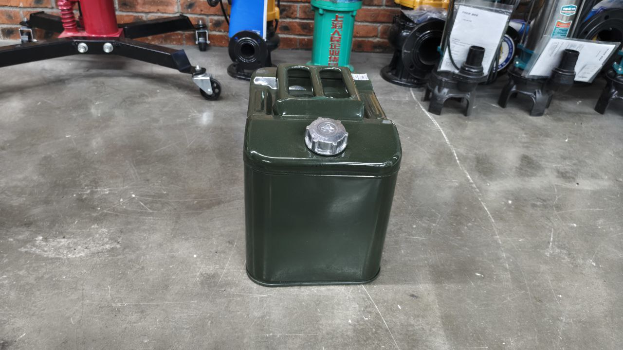 Канистра металлическая 20 л.