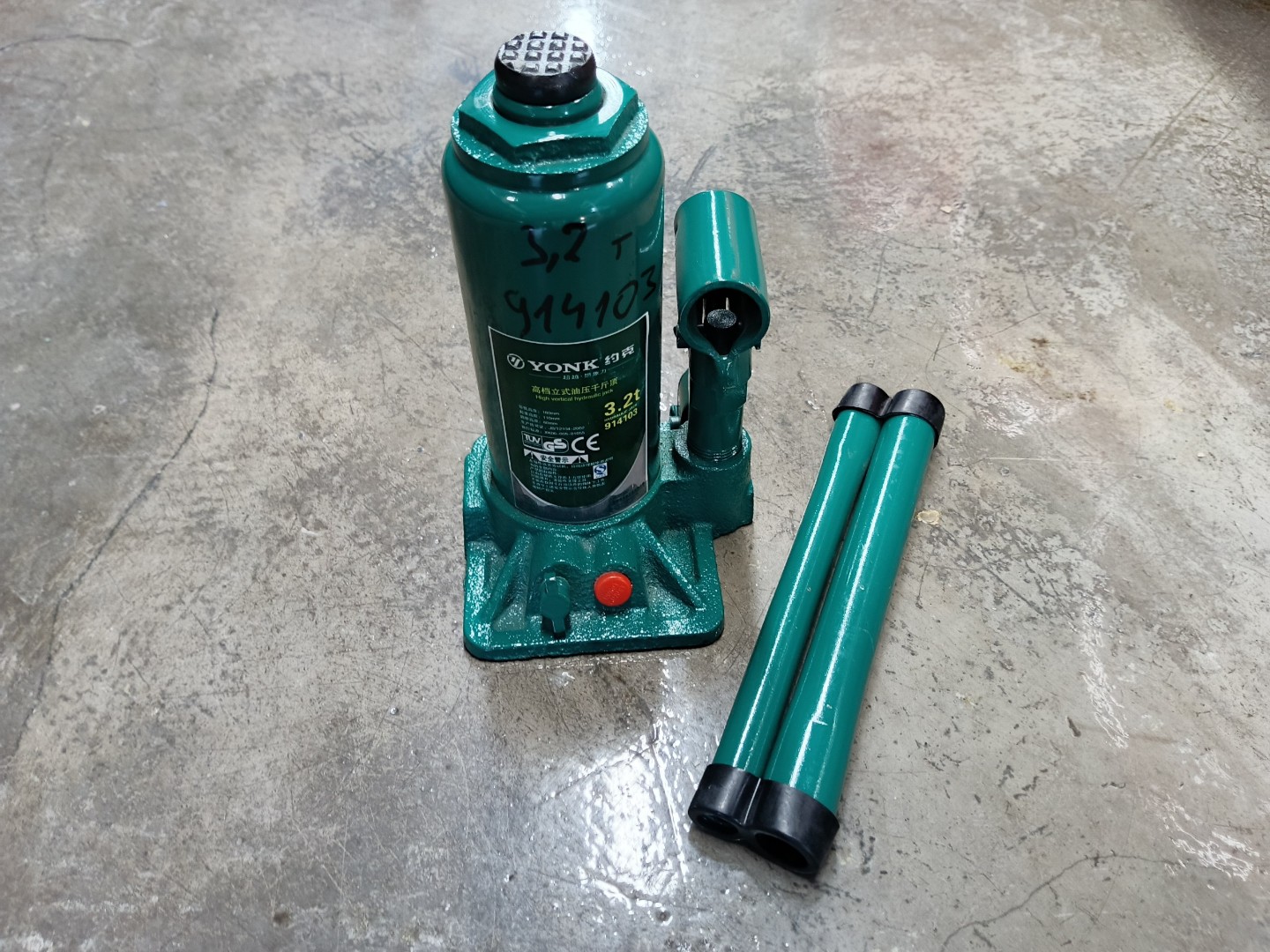 Домкрат гидравлический бутылочный 3,2т YONK