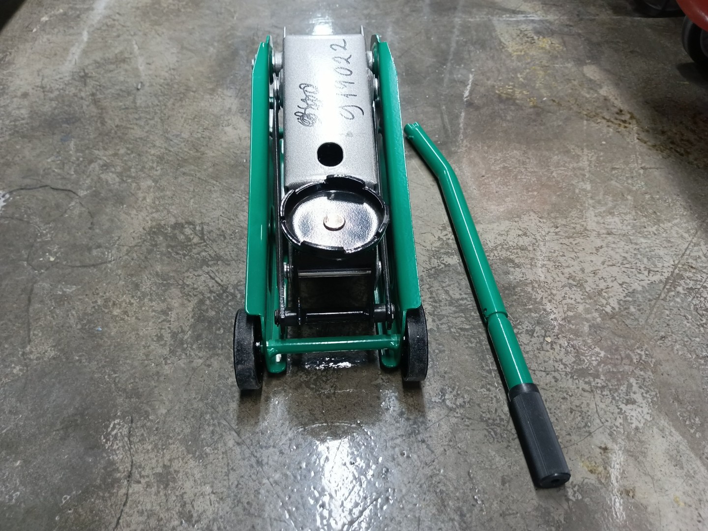 Домкрат гидравлический подкатной 2т YONK