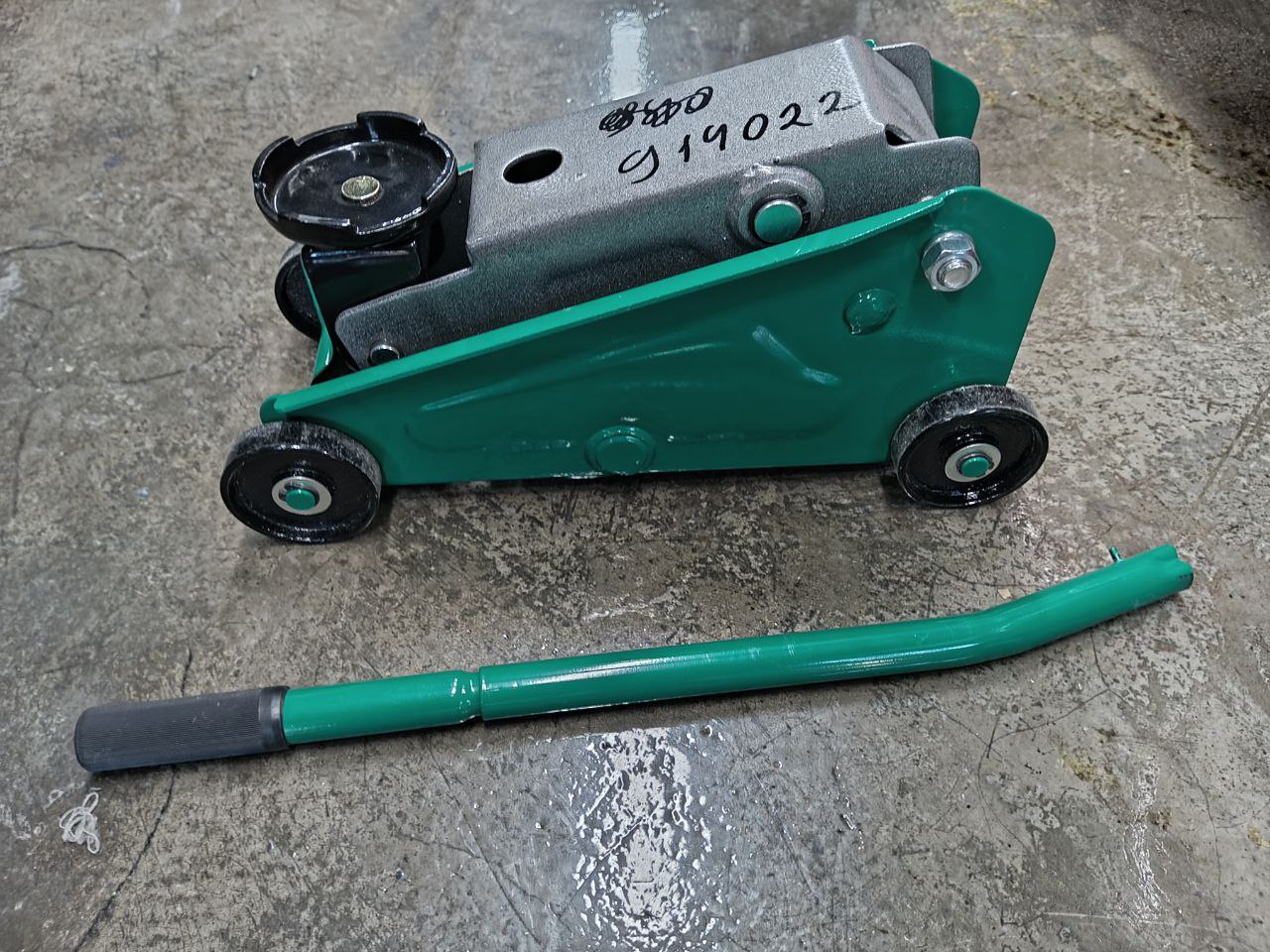 Домкрат гидравлический подкатной 2т YONK