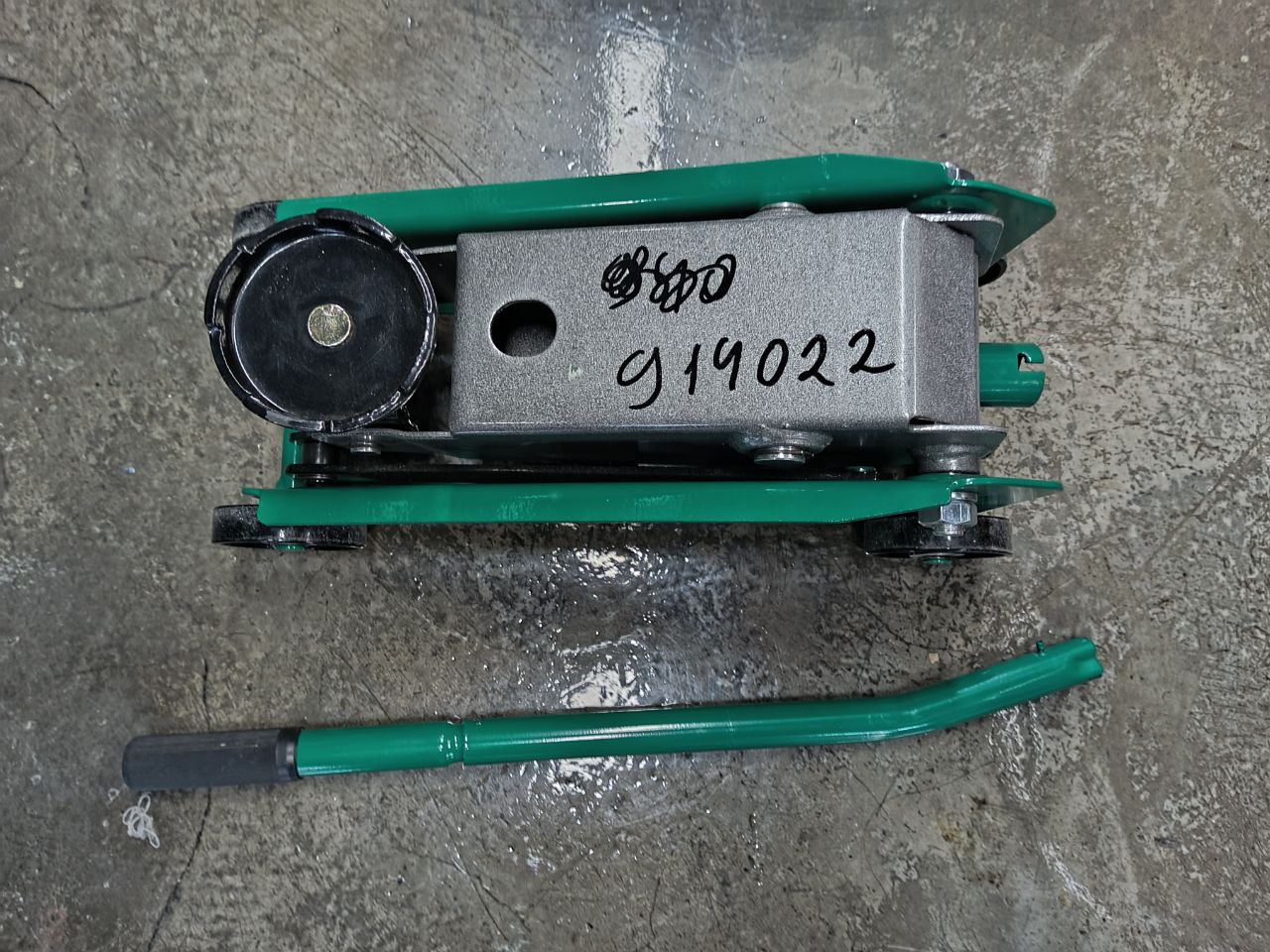 Домкрат гидравлический подкатной 2т YONK