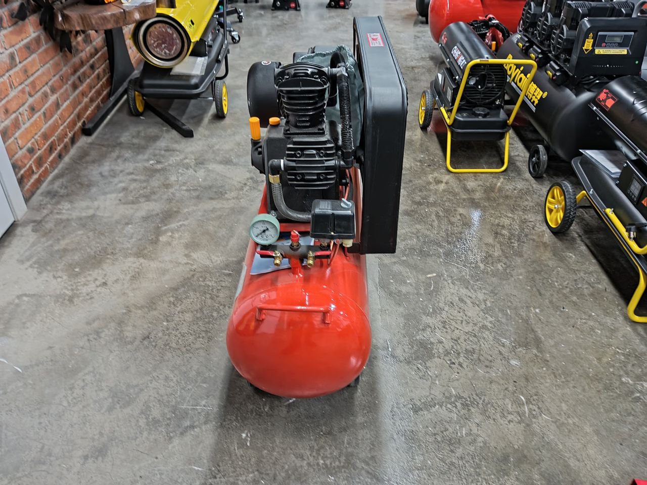 Компрессор с ременной передачей 0,36м3, 100л 12,5бар 3 кВт 220V