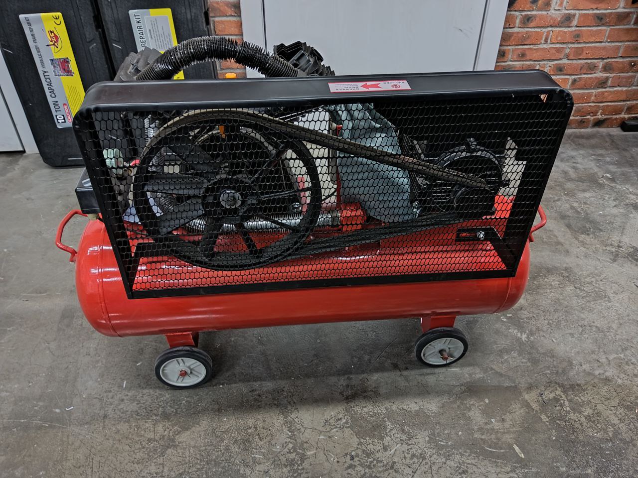 Компрессор с ременной передачей 0,6м3, 100л 12,5бар 4 кВт 380V