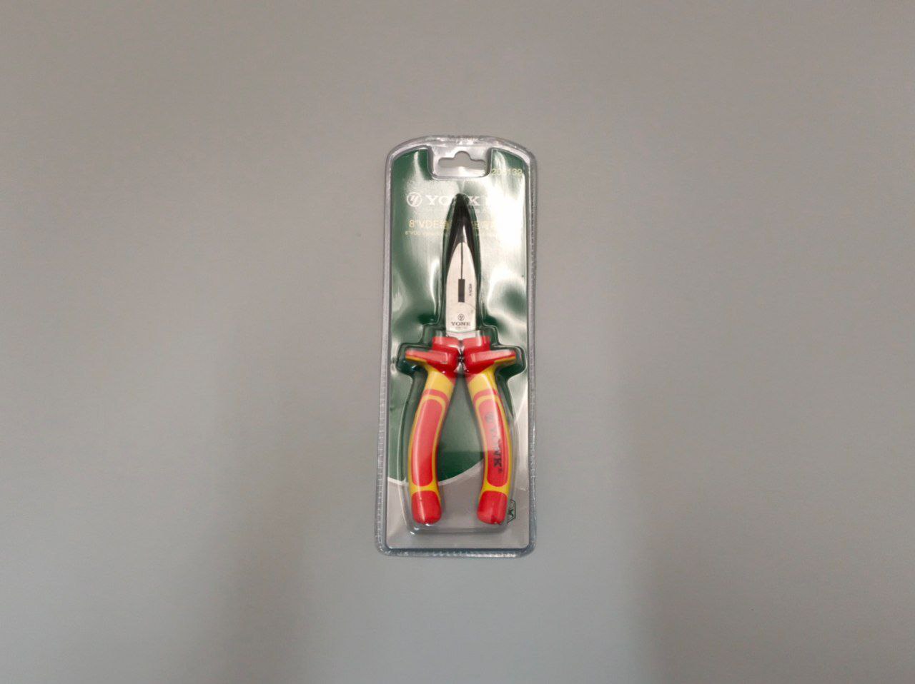 Круглогубцы изогнутуе диэлектрические 8" YONK
