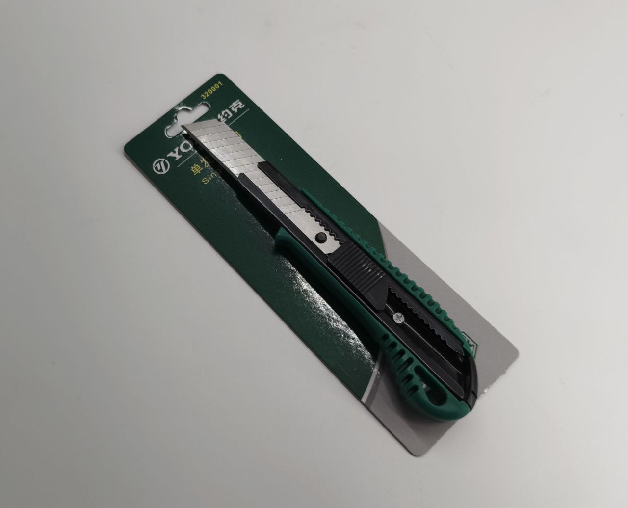 Нож канцелярский пластик. YONK