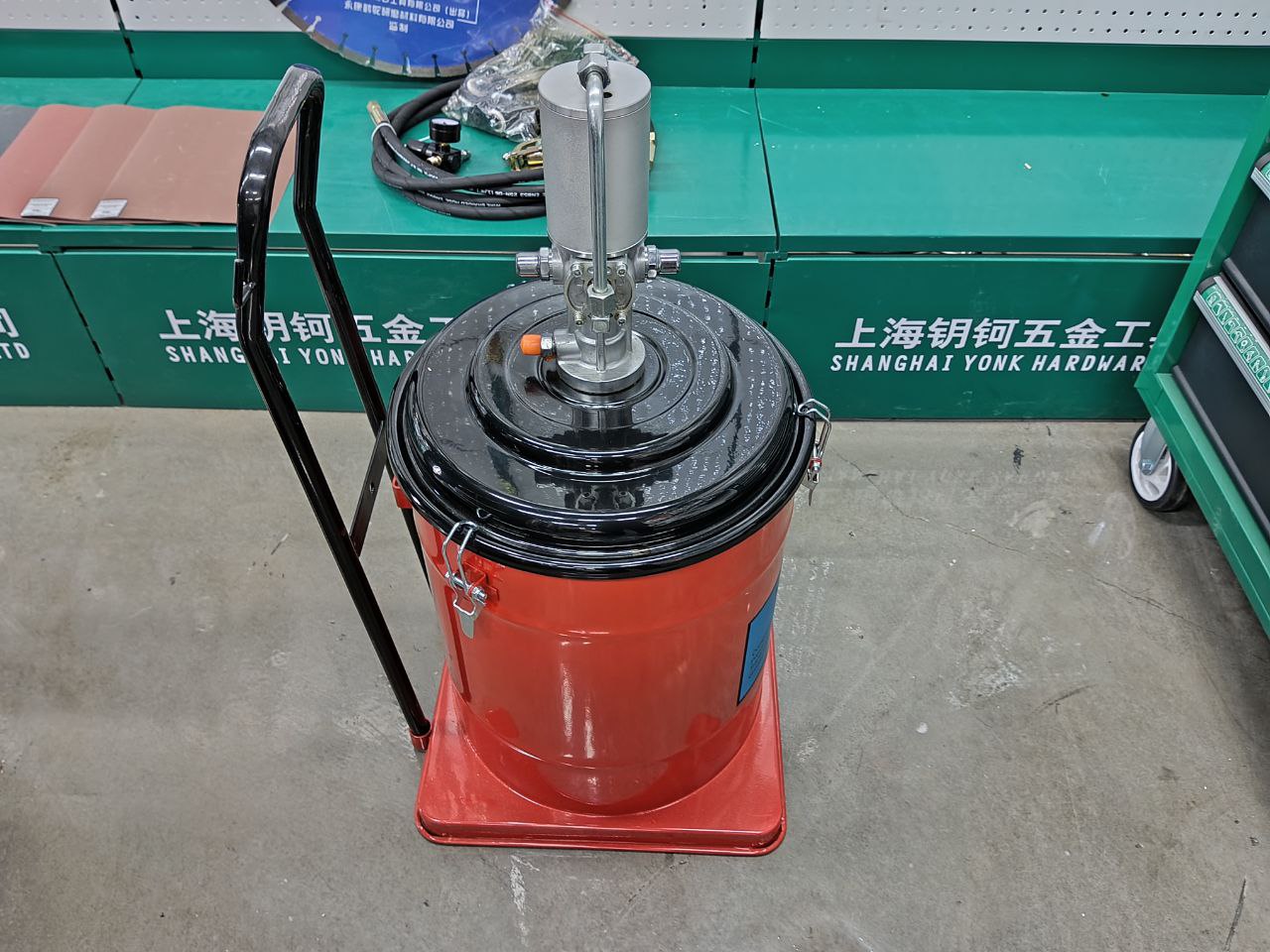 Нагнетатель густой смазки пневмо 40л. YAMAL